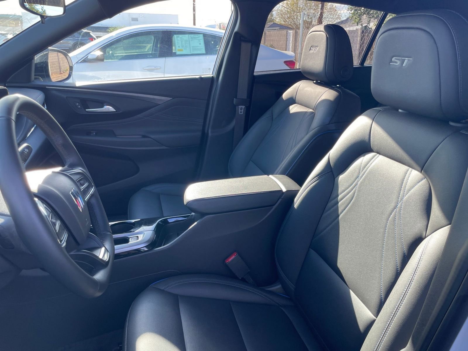 Used 2025 Buick Envista Sport Touring image 36