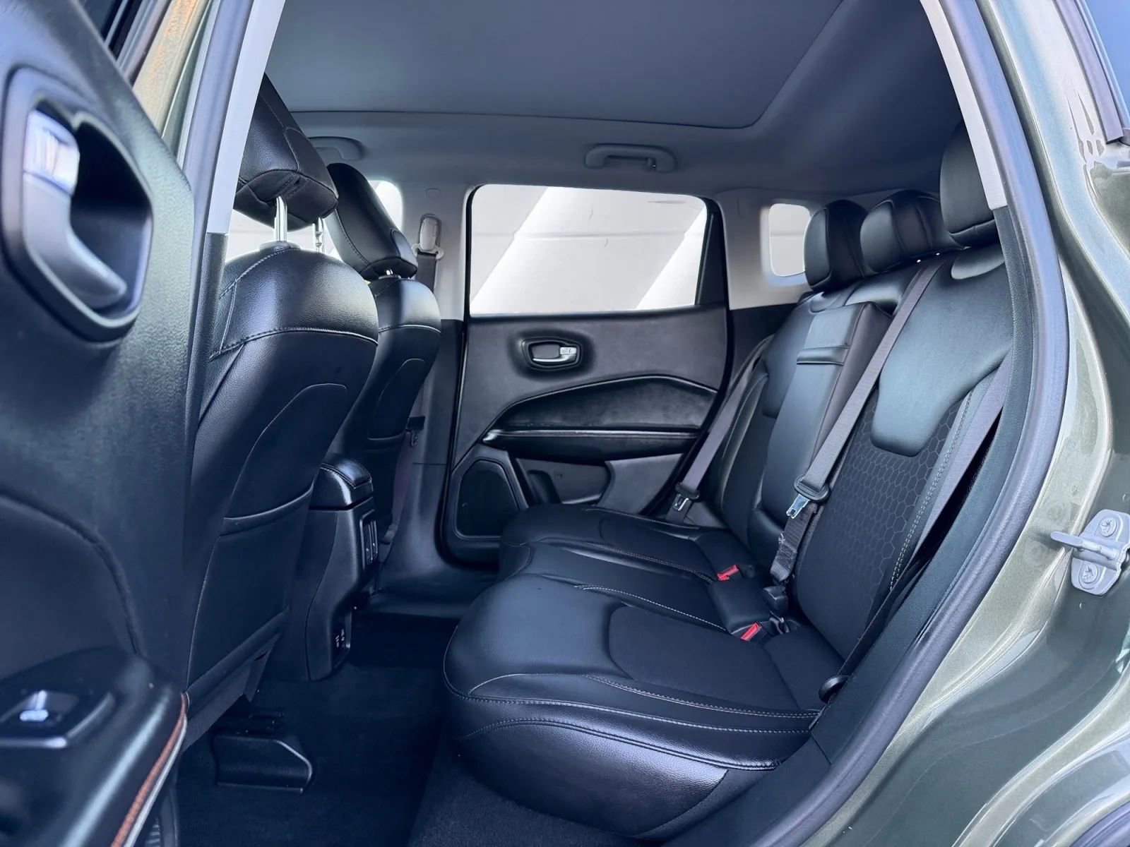 Used 2018 Jeep Compass Latitude w/ Popular Equipment Group image 11