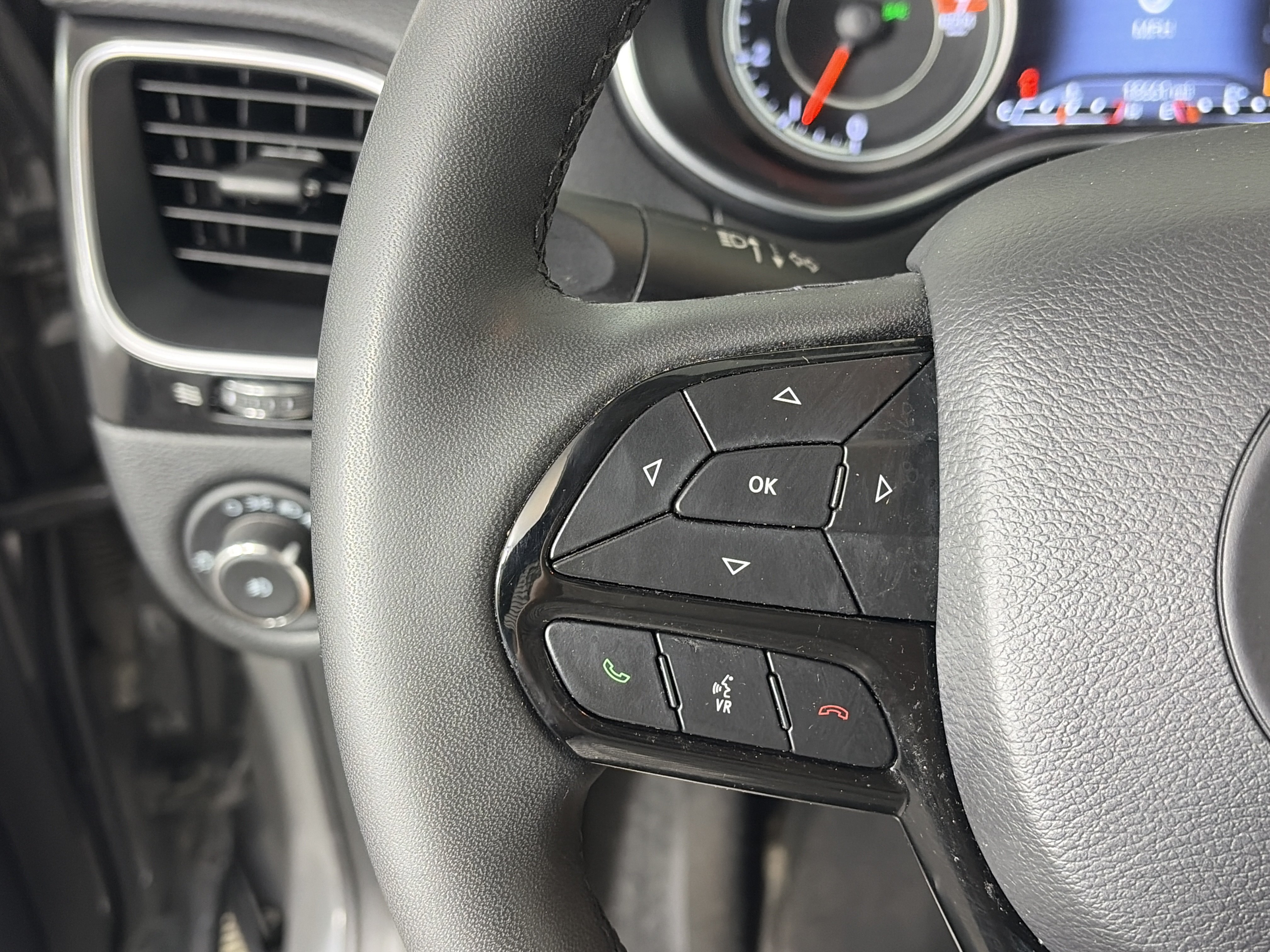 Used 2023 Jeep Cherokee Altitude Lux AWD/4WD image 29