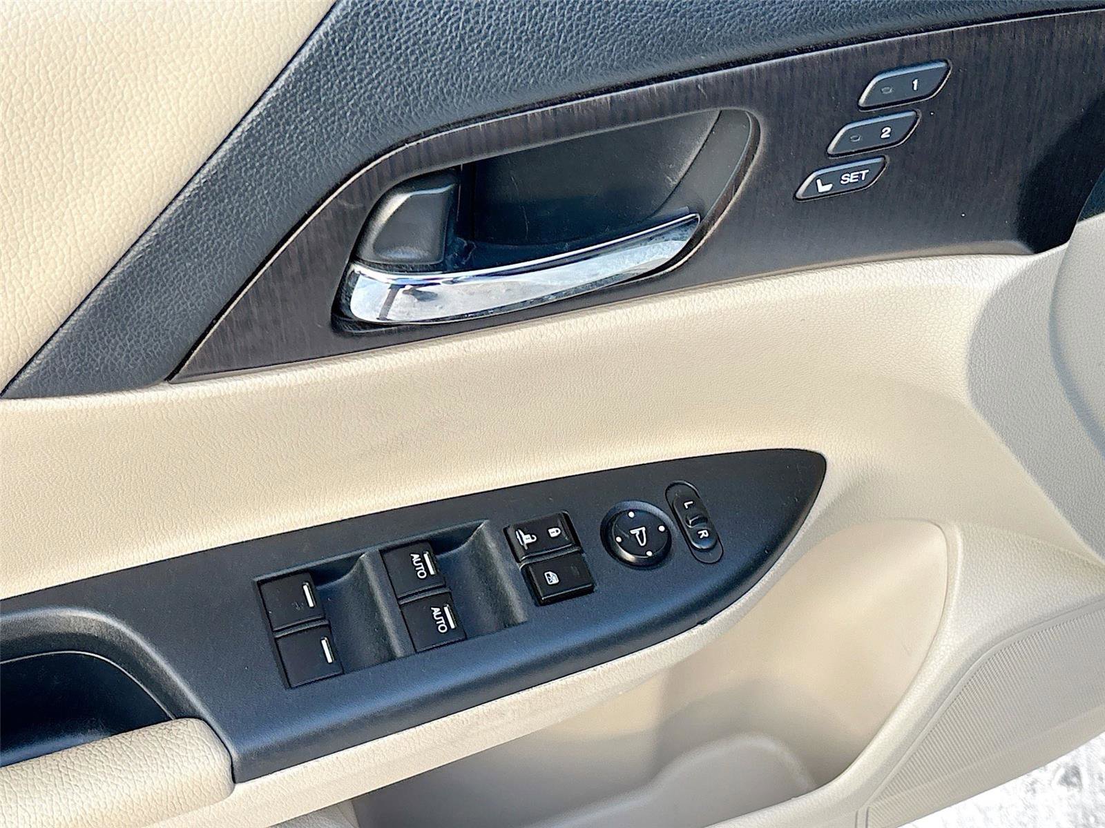 Used 2014 Honda Accord EX-L image 17