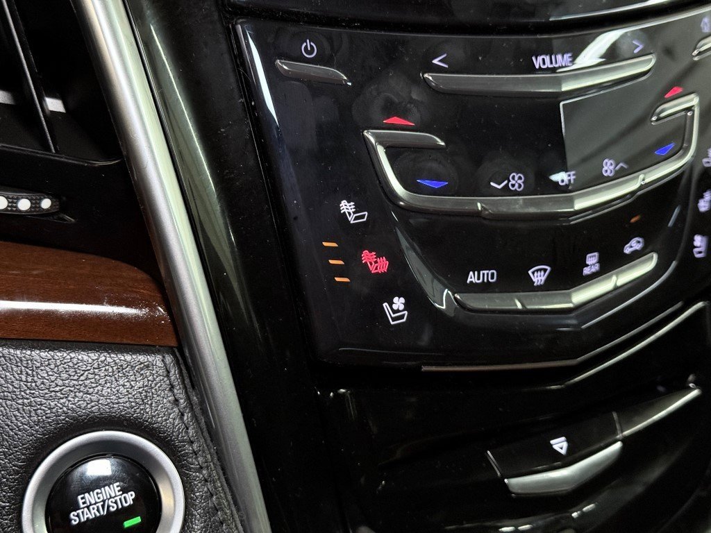 Used 2018 Cadillac Escalade Luxury image 35