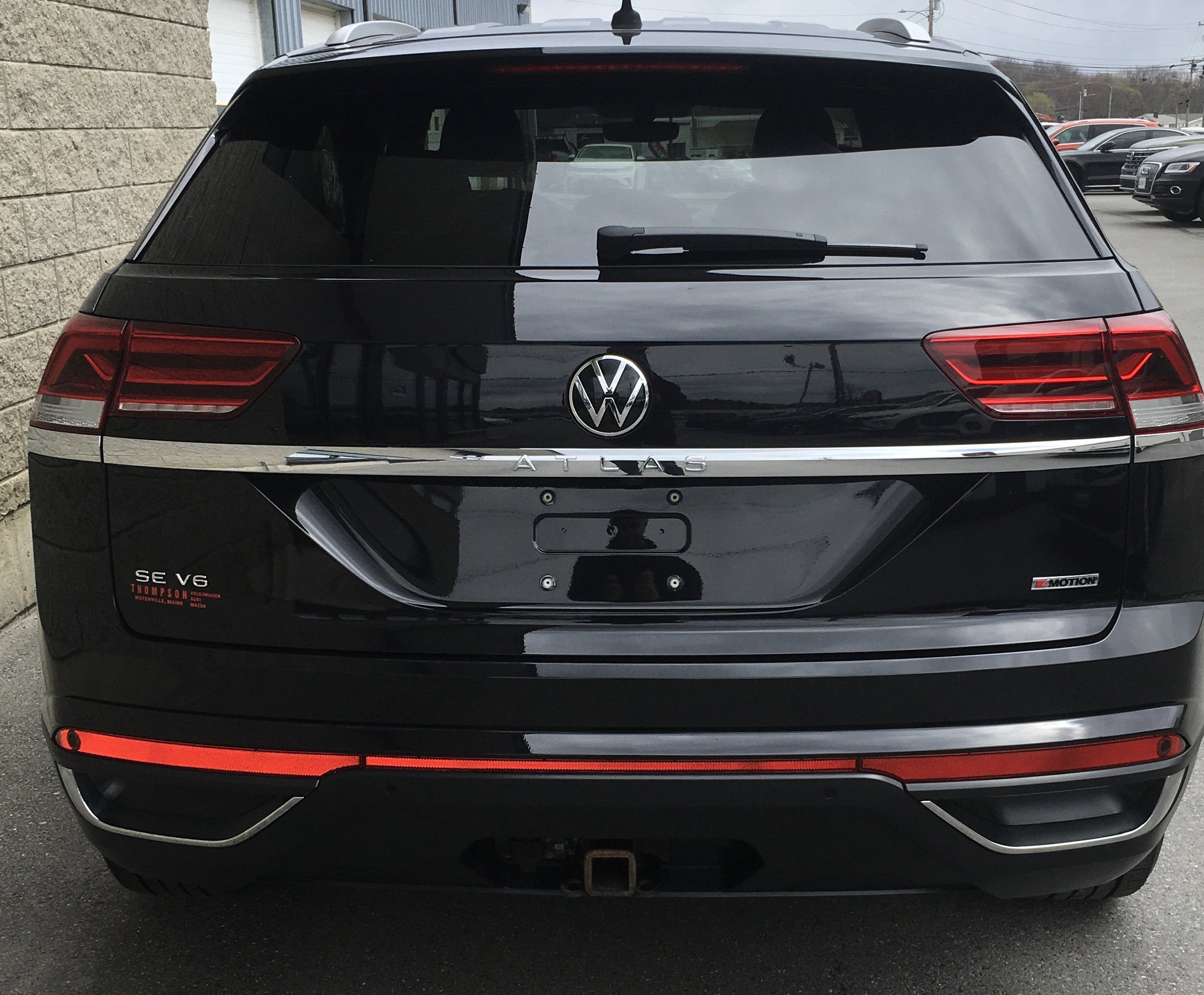 Certified 2020 Volkswagen Atlas Cross Sport SE w/ Towing Package AWD/4WD image 4