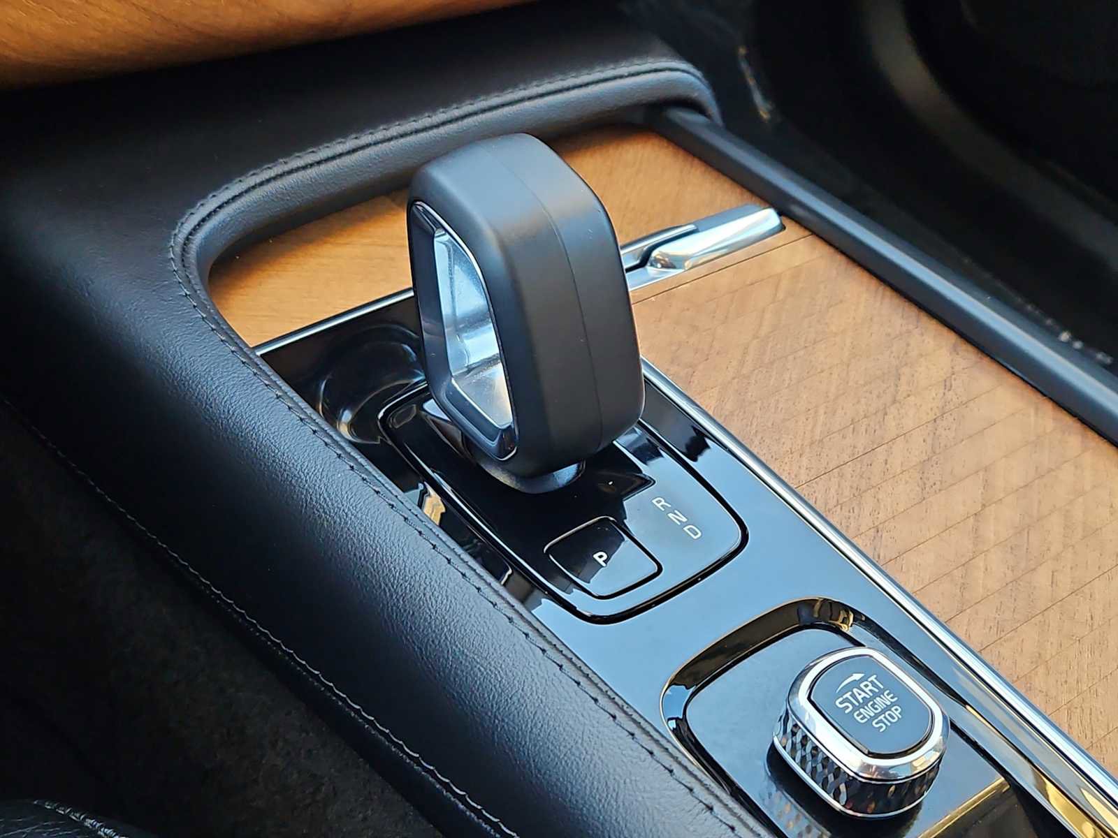 Used 2023 Volvo XC90 B6 Plus w/ Protection Package image 31