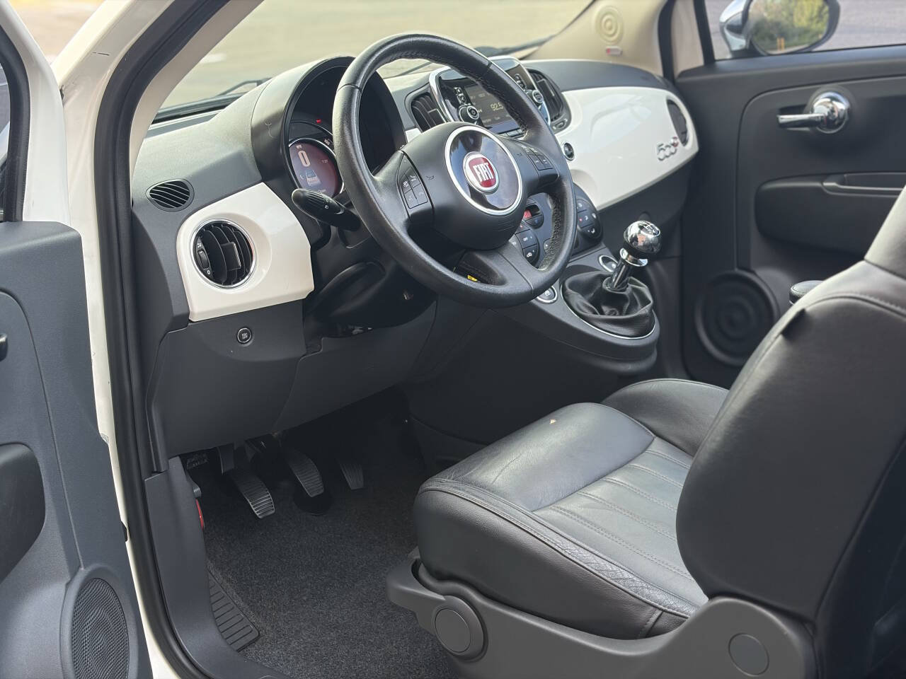 Used 2017 FIAT 500 Lounge FWD image 13