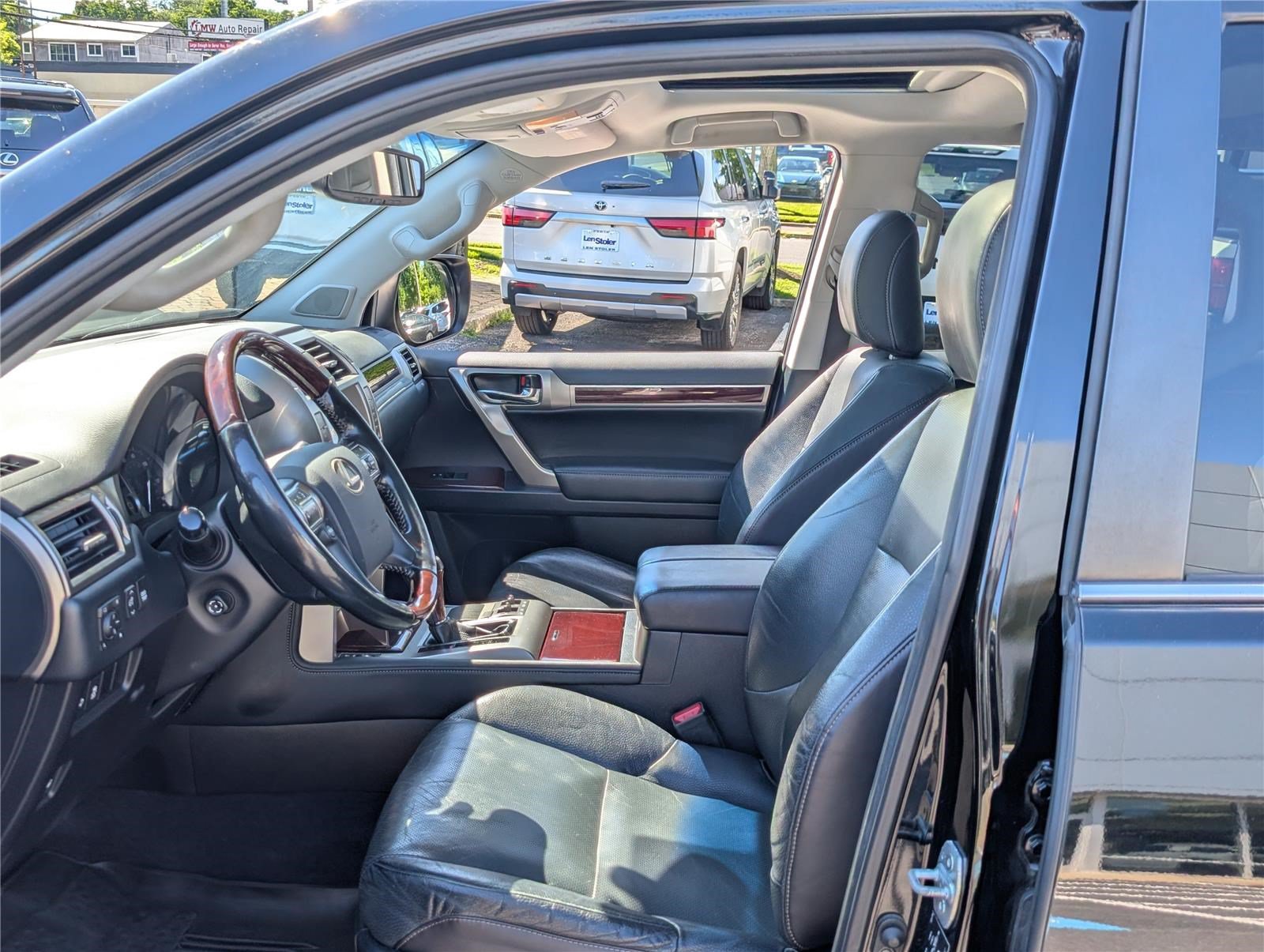 Used 2018 Lexus GX 460 Premium AWD/4WD image 17