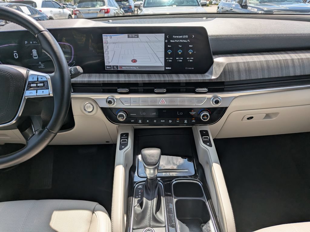 Certified 2024 Kia Telluride EX w/ EX Captain's Chair Package FWD image 17