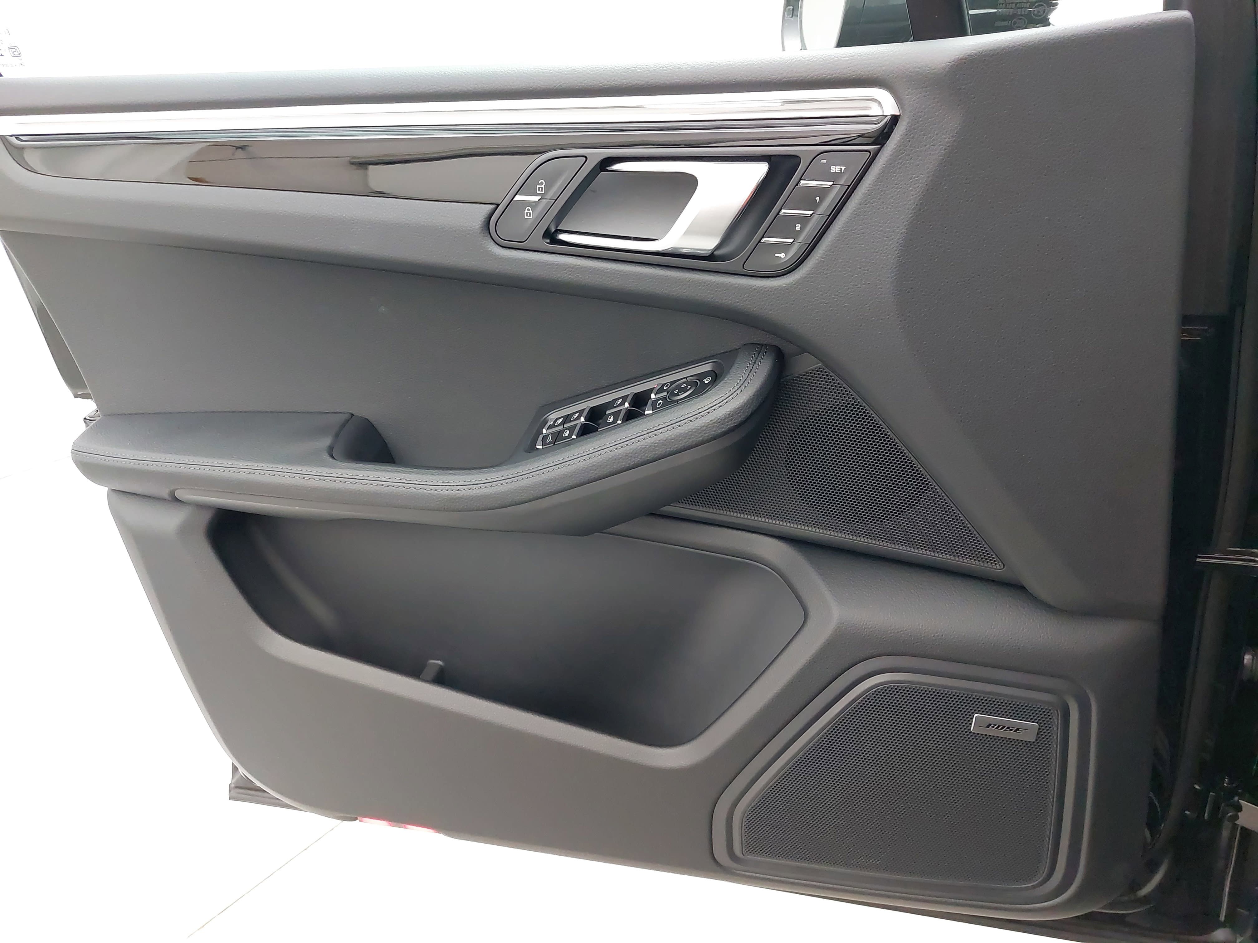 Used 2026 Porsche Macan image 29