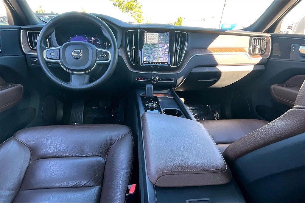 Used 2022 Volvo XC60 B5 Momentum w/ Advanced Package image 23