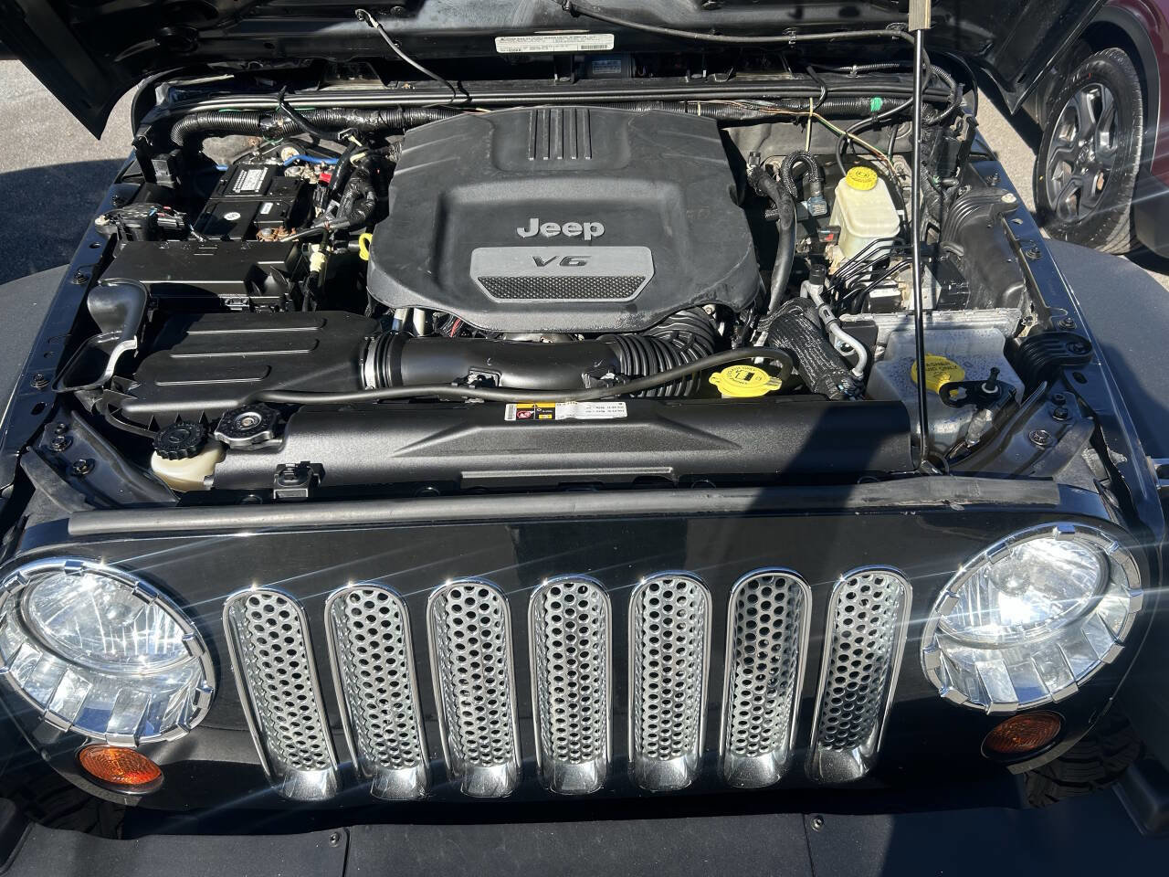 Used 2012 Jeep Wrangler Unlimited Rubicon image 32