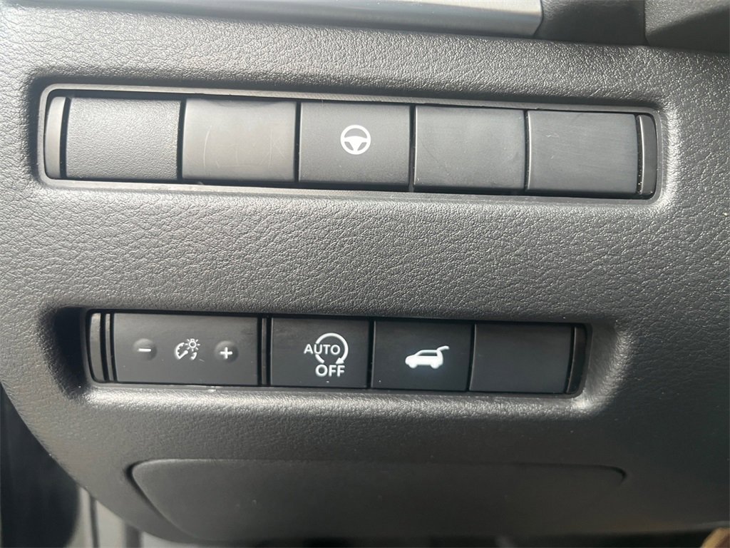 Used 2024 Nissan Rogue SV image 10