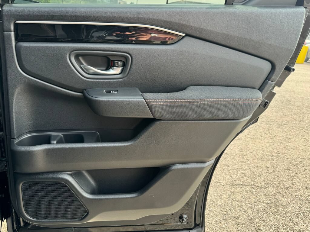 Used 2025 Honda Pilot Sport image 19