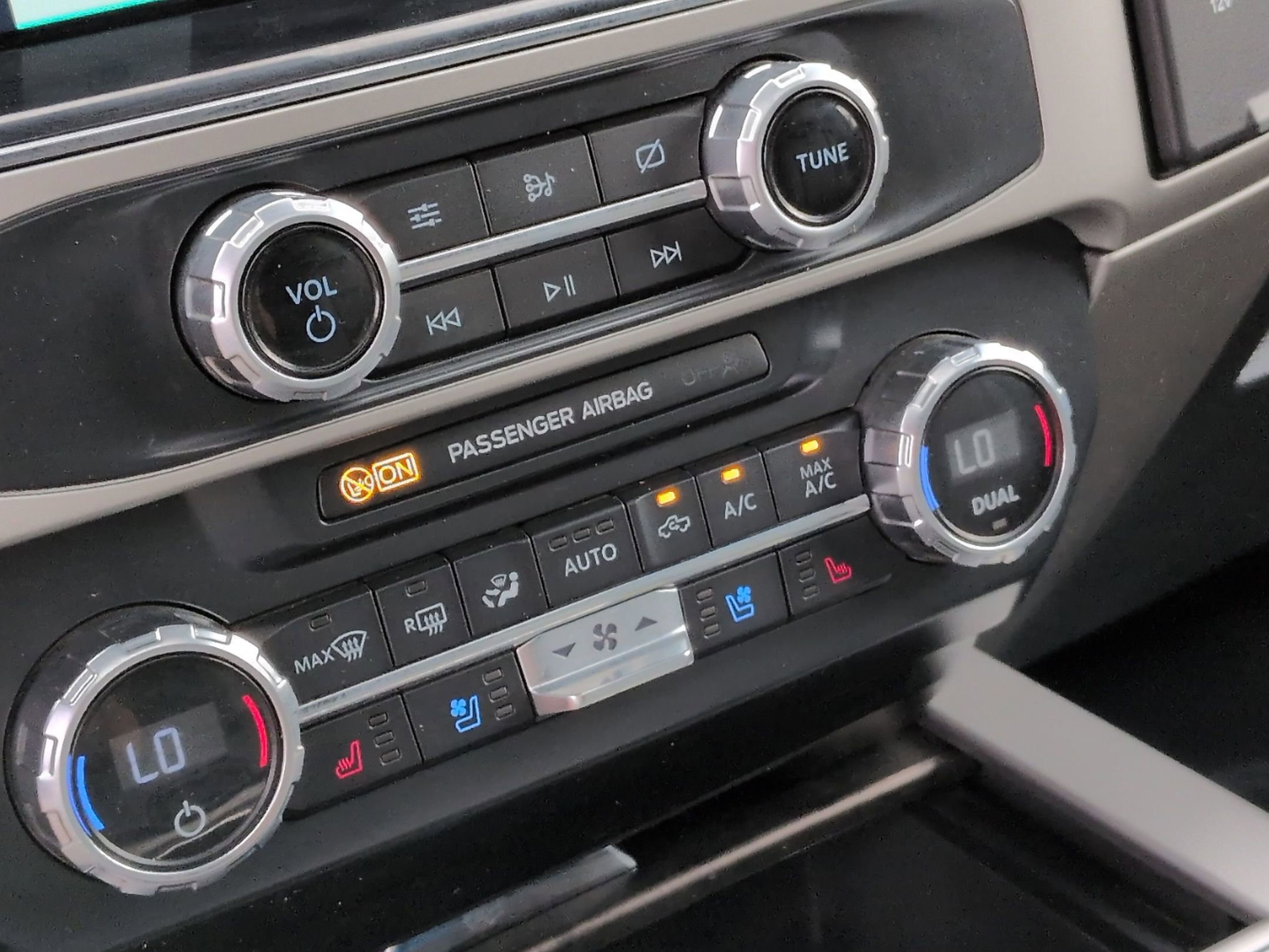 Certified 2022 Ford F350 Lariat w/ Black Appearance Package image 24