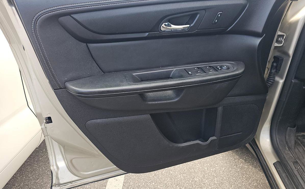 Used 2013 GMC Acadia SLE image 7