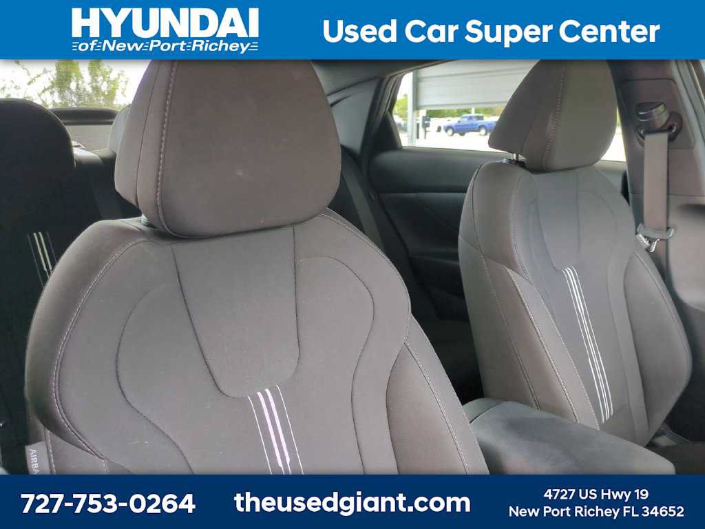 Used 2025 Hyundai Elantra Sport FWD image 6