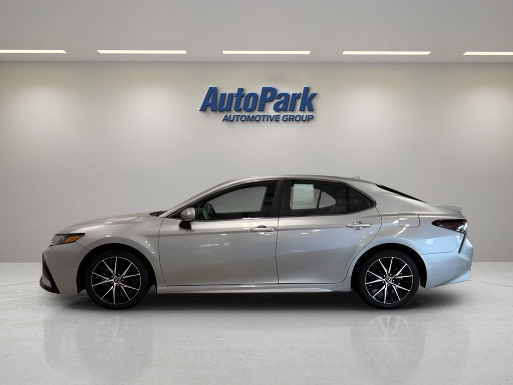 Used 2023 Toyota Camry SE image 4