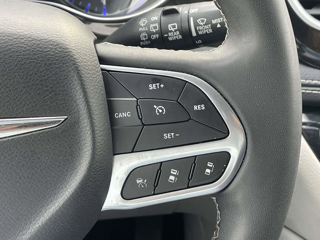 Certified 2023 Chrysler Pacifica Limited image 30
