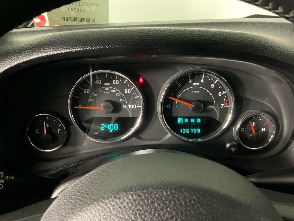 Used 2013 Jeep Wrangler Unlimited Sahara image 23