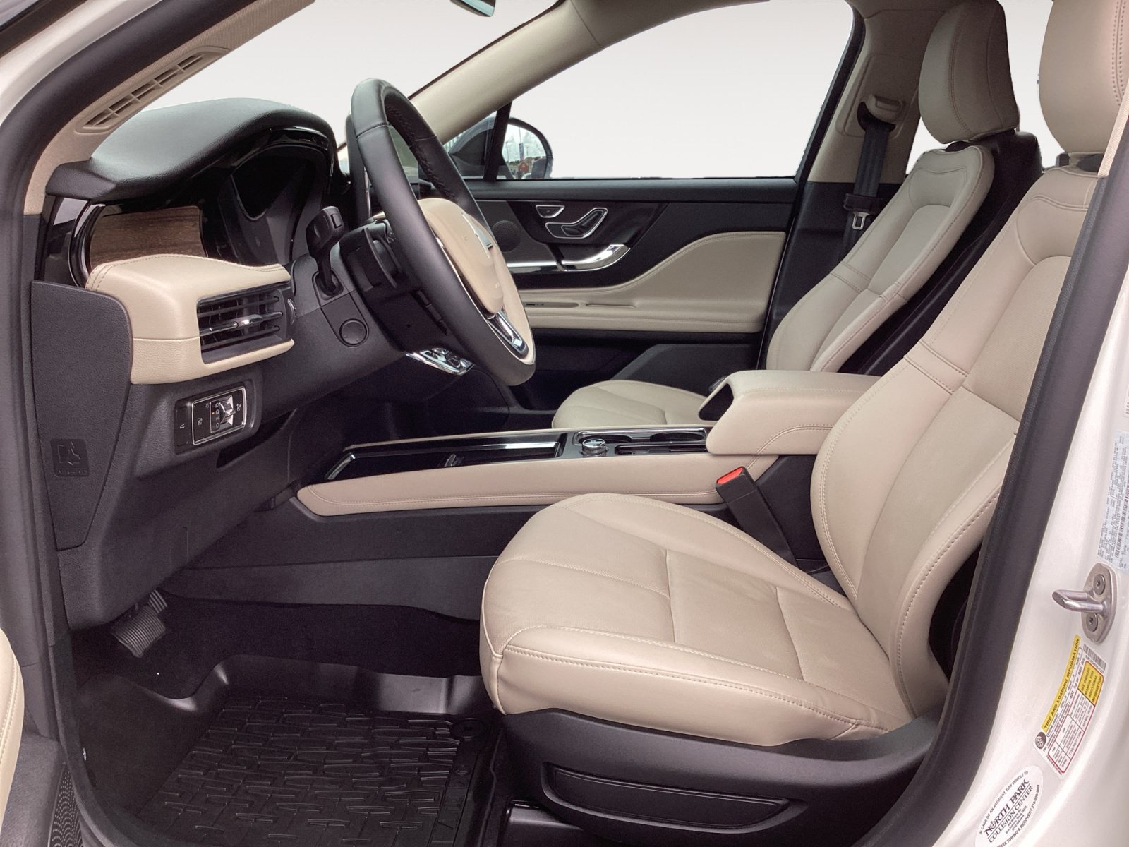 Used 2026 Lincoln Corsair Reserve w/ Jet Appearance Package FWD image 28