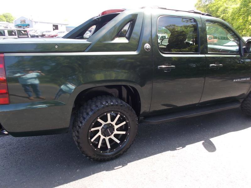 Used 2013 Chevrolet Avalanche LS image 13