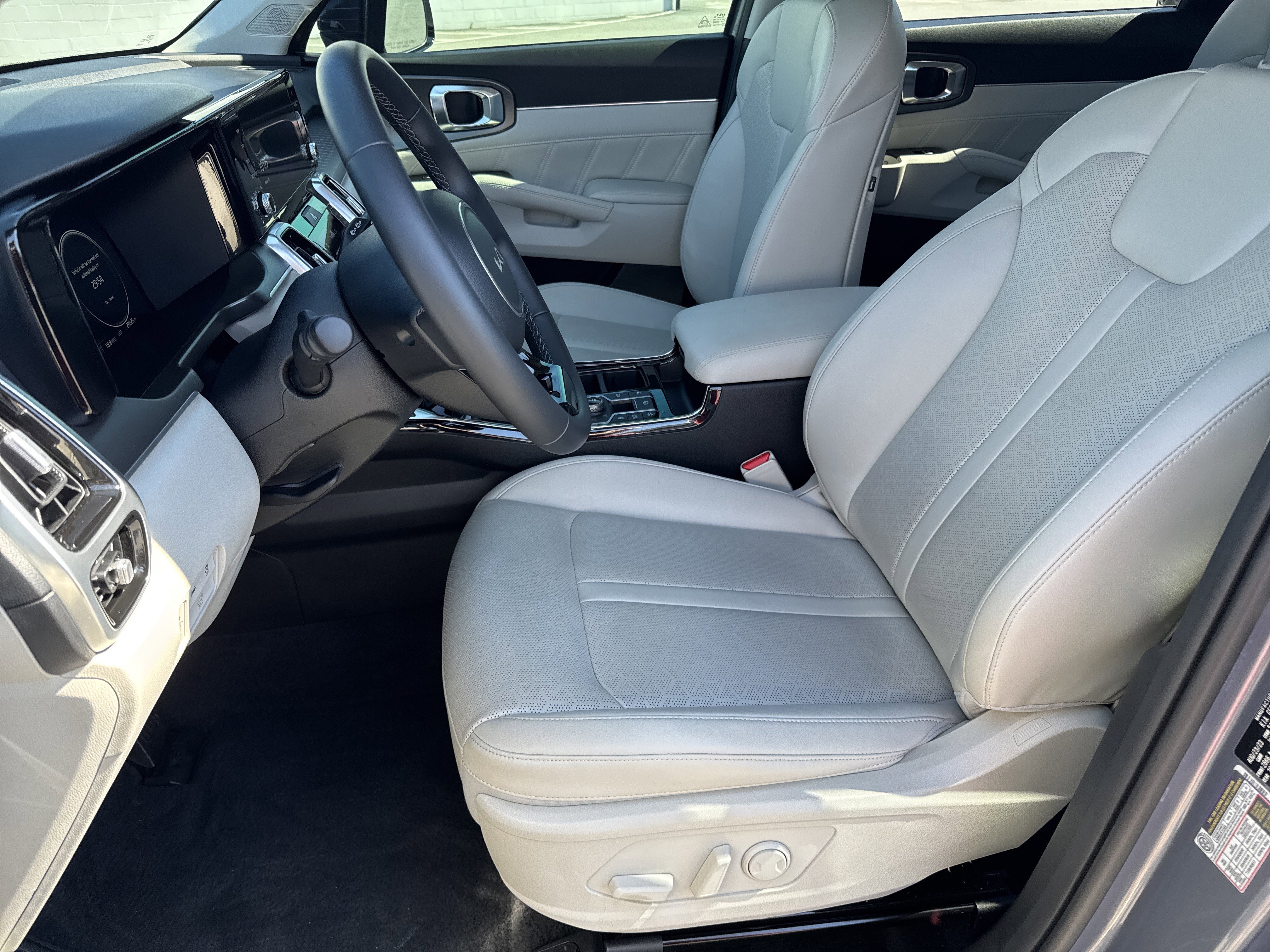 Used 2023 Kia Sorento SX image 16