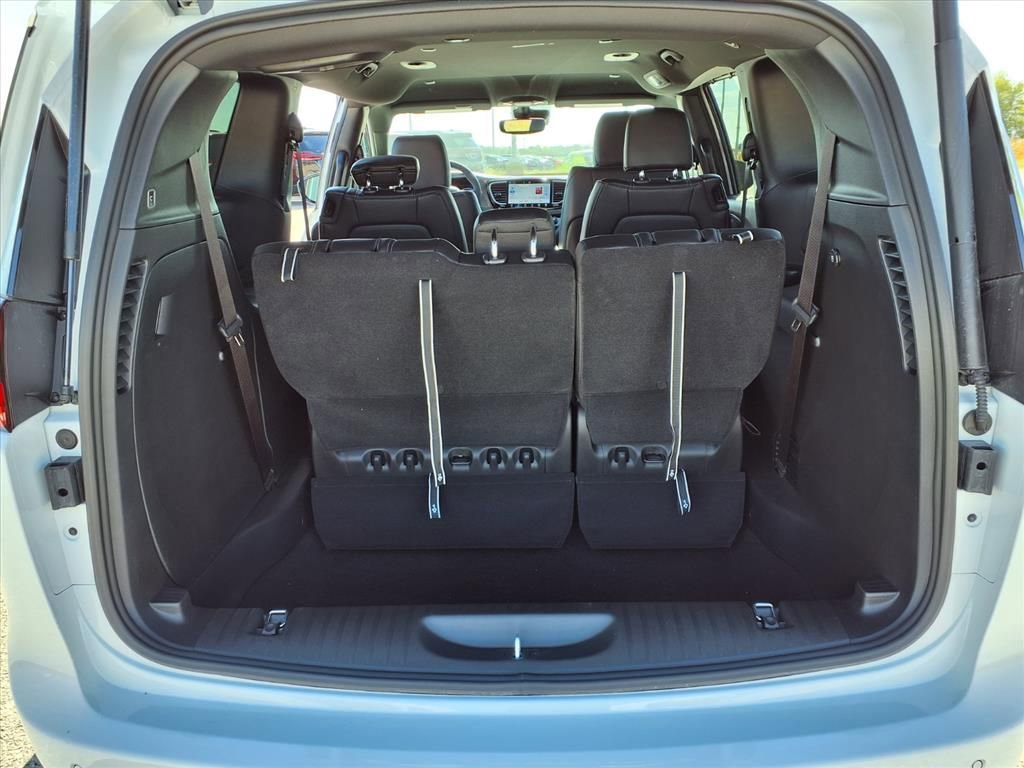 New 2026 Chrysler Pacifica Select image 28
