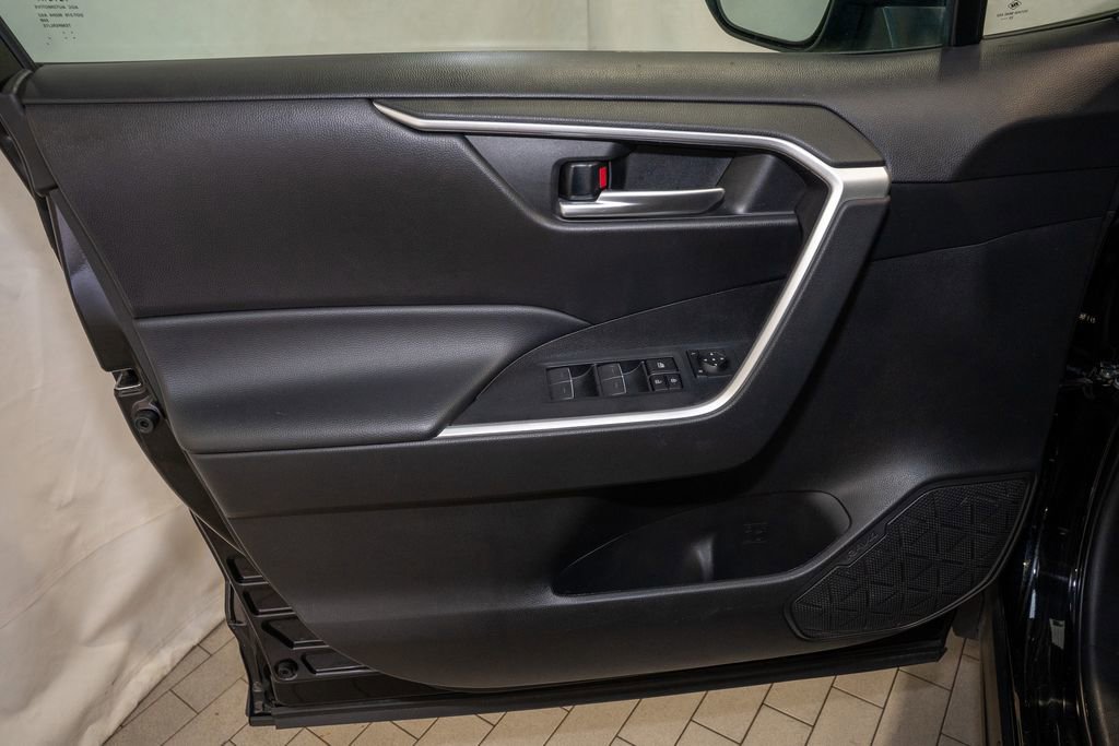 Used 2024 Toyota RAV4 XLE image 10