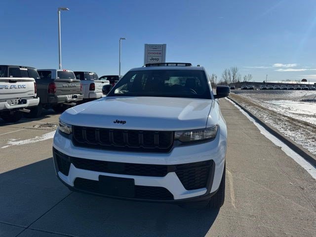 New 2026 Jeep Grand Cherokee Altitude image 2