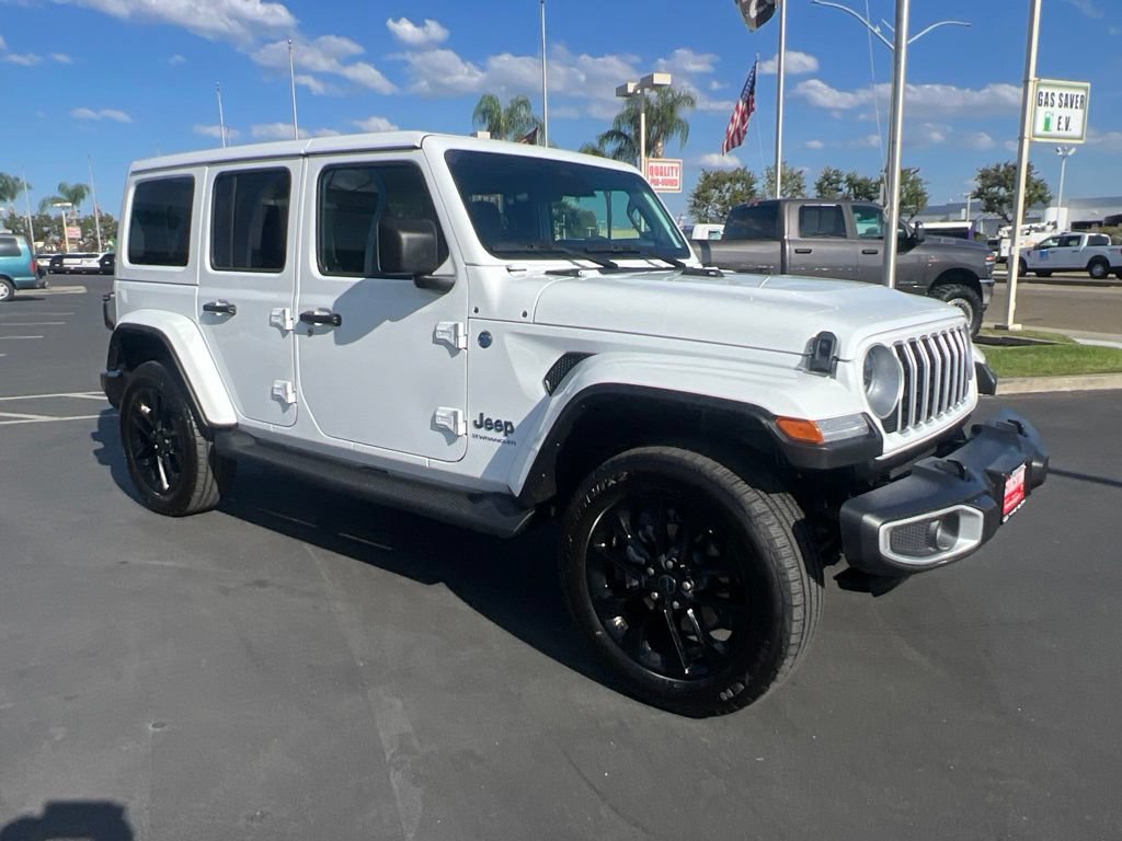 Used 2025 Jeep Wrangler Unlimited Sahara AWD/4WD image 5