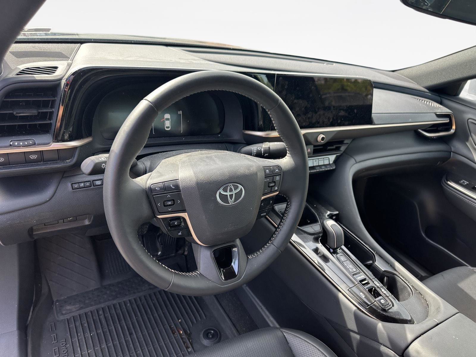 Certified 2025 Toyota Crown AWD/4WD image 10