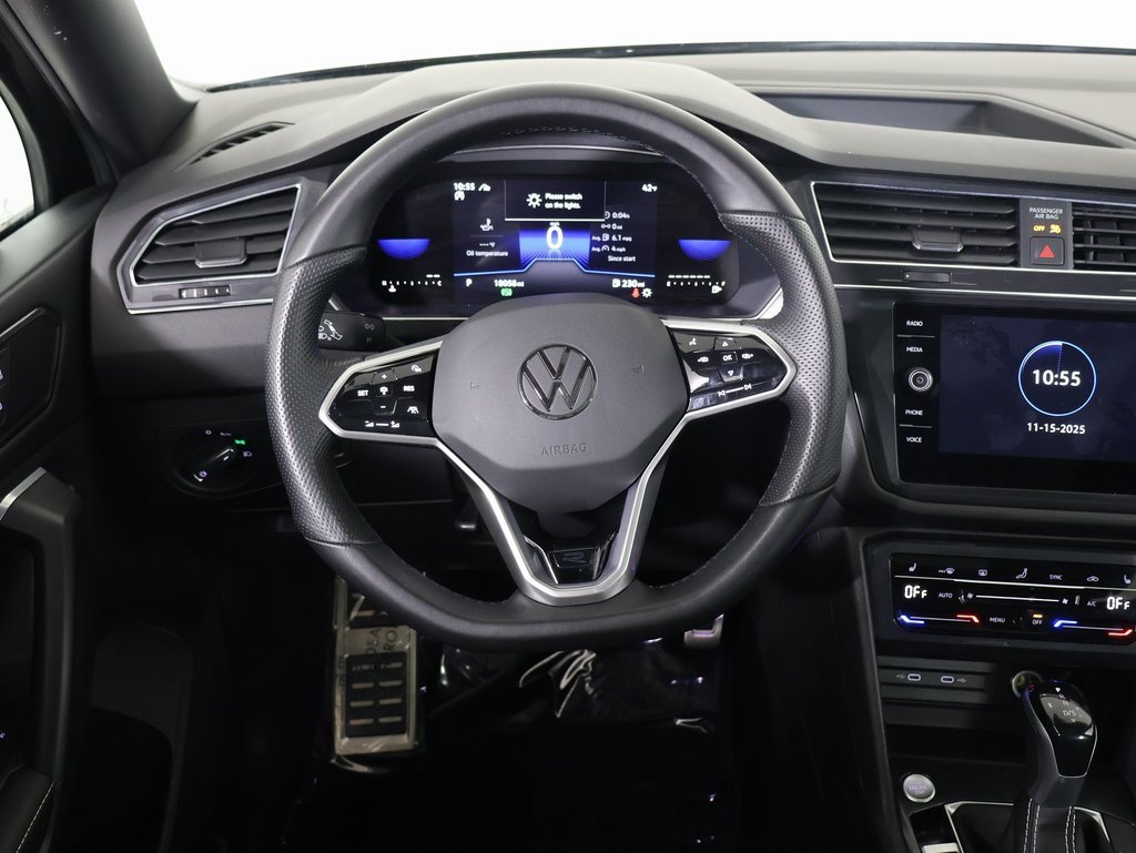 Used 2023 Volkswagen Tiguan SE R-Line image 32