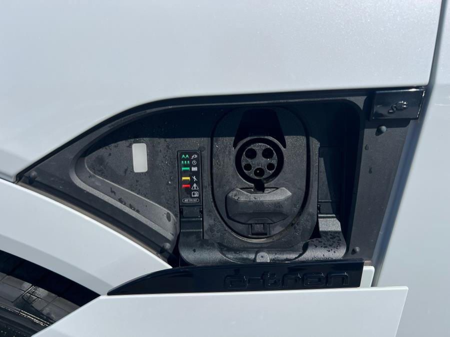 Used 2024 Audi Q8 e-tron Premium Plus w/ Premium Plus Package image 46