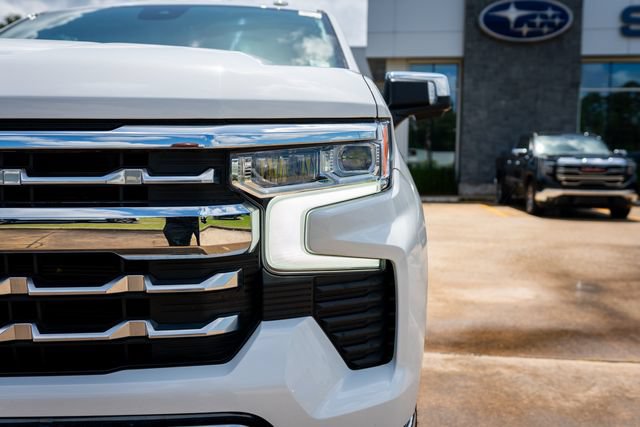 Used 2024 Chevrolet Silverado 1500 LTZ AWD/4WD image 3