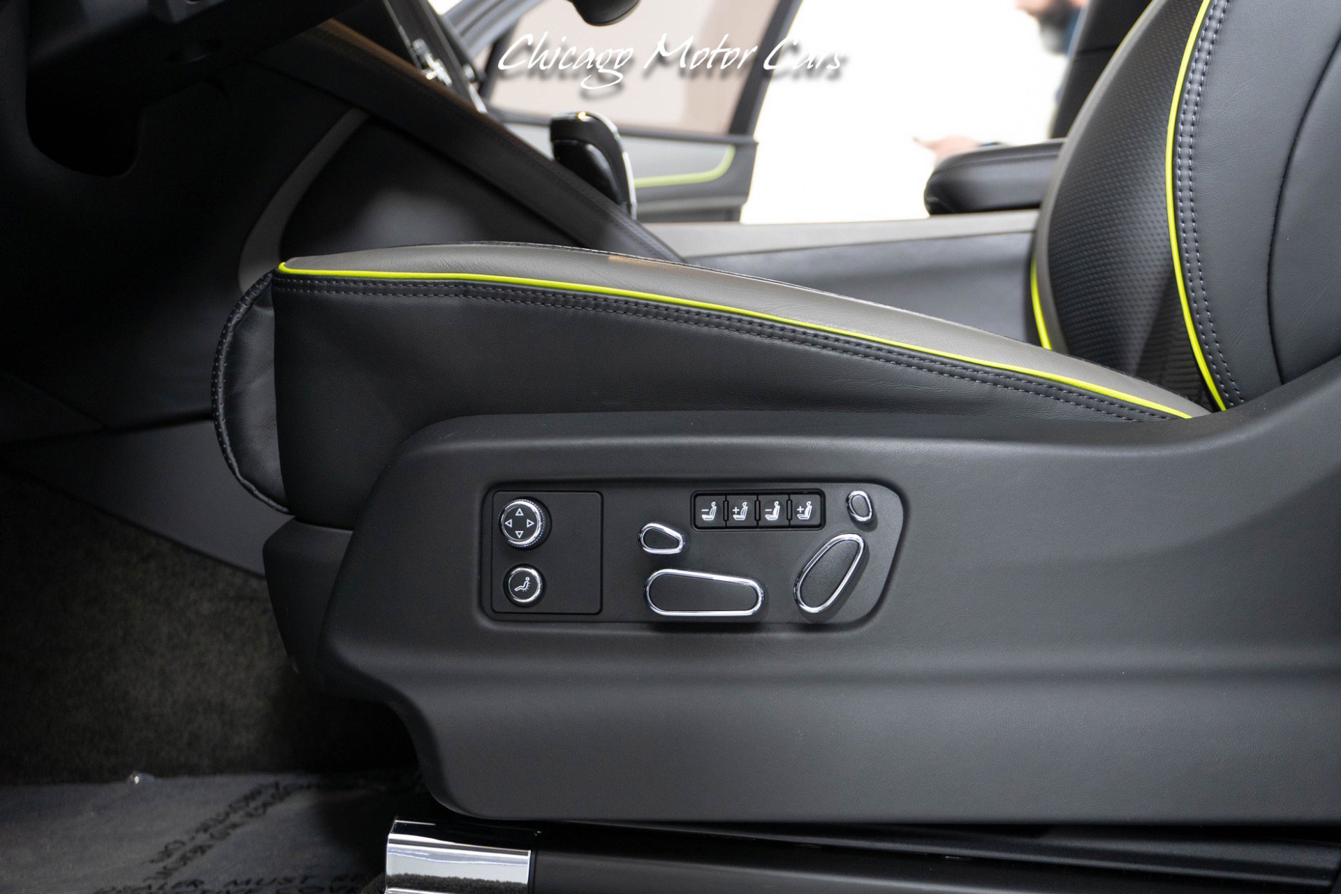 Used 2023 Bentley Bentayga Extended Wheelbase image 27