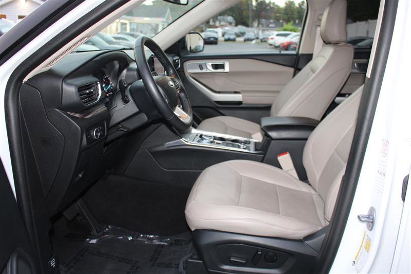 Used 2023 Ford Explorer Limited AWD/4WD image 11