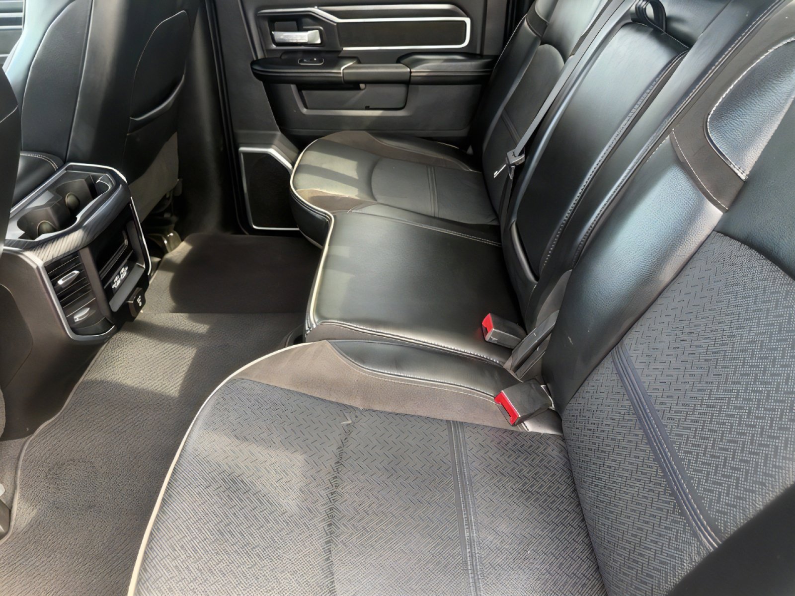 Used 2024 RAM 2500 Laramie w/ Sport Appearance Package image 14