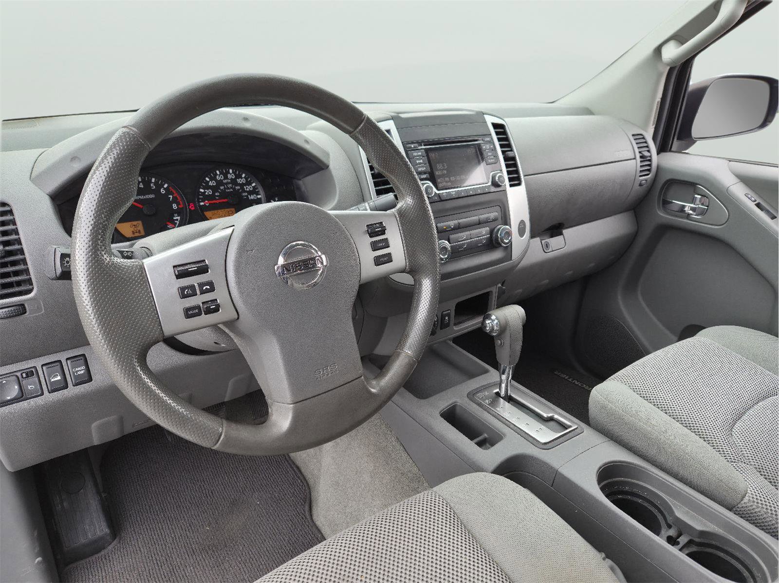 Used 2016 Nissan Frontier SV image 9