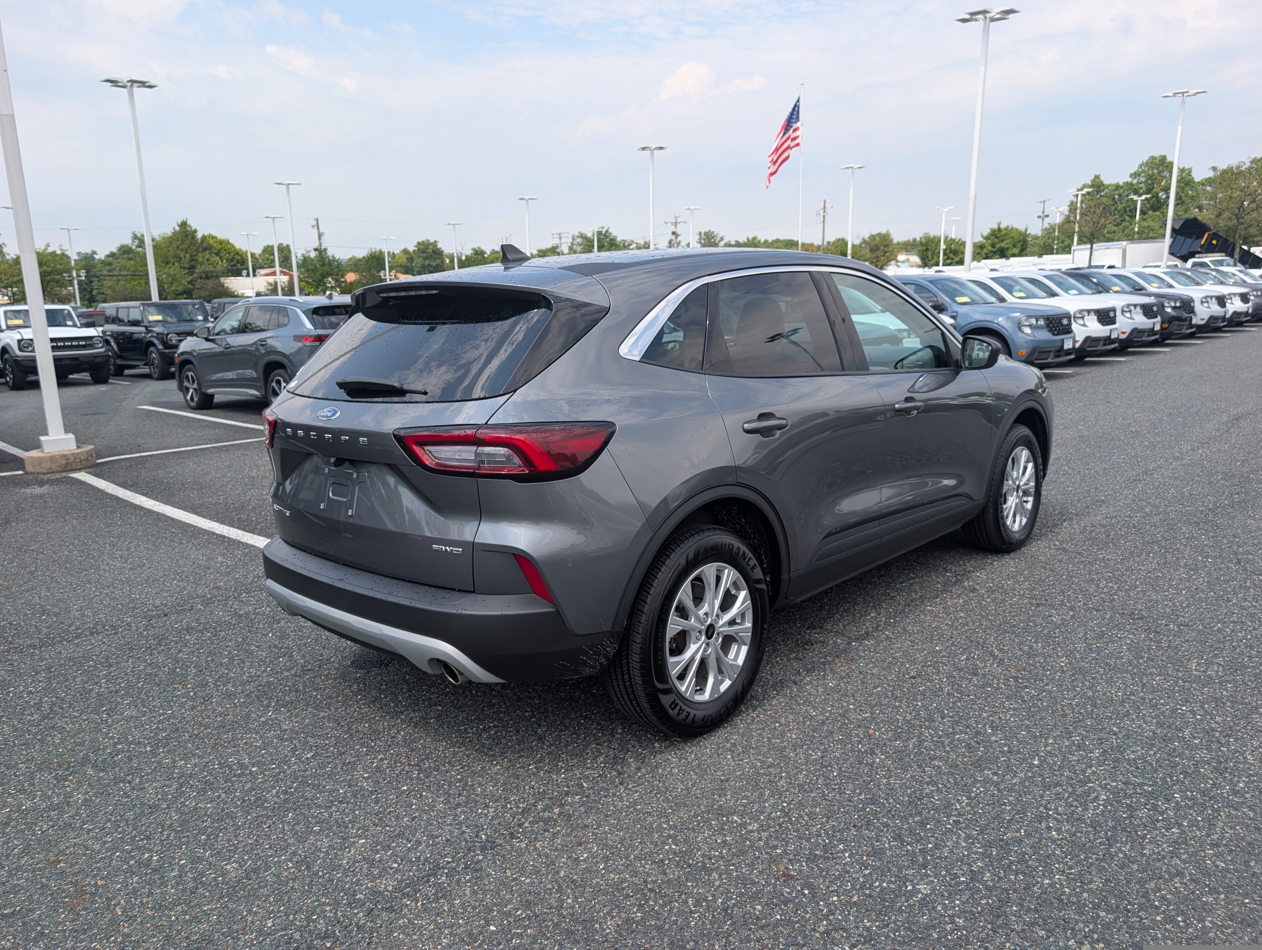 Certified 2024 Ford Escape Active AWD/4WD image 3