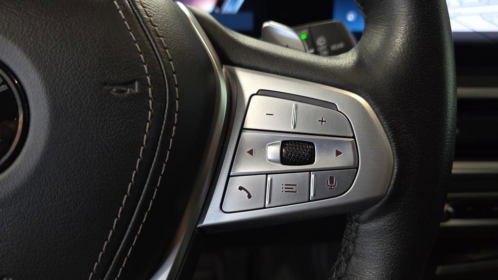 Used 2023 BMW X7 xDrive40i w/ Premium Package image 16