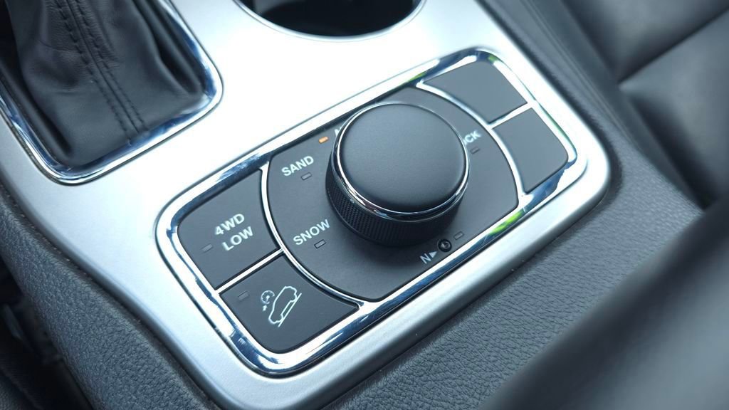 Used 2021 Jeep Grand Cherokee Limited image 36