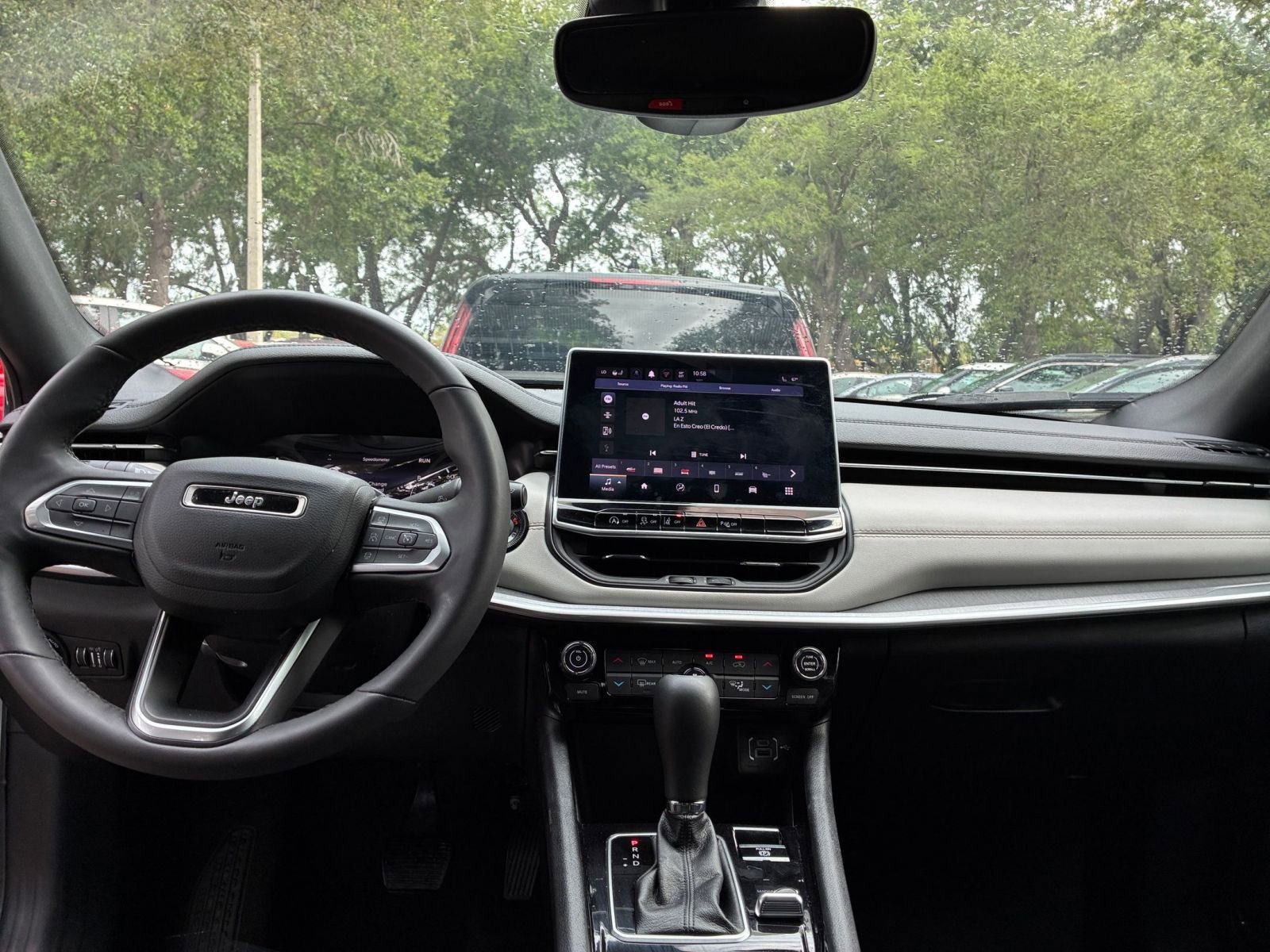 Used 2025 Jeep Compass Limited image 33