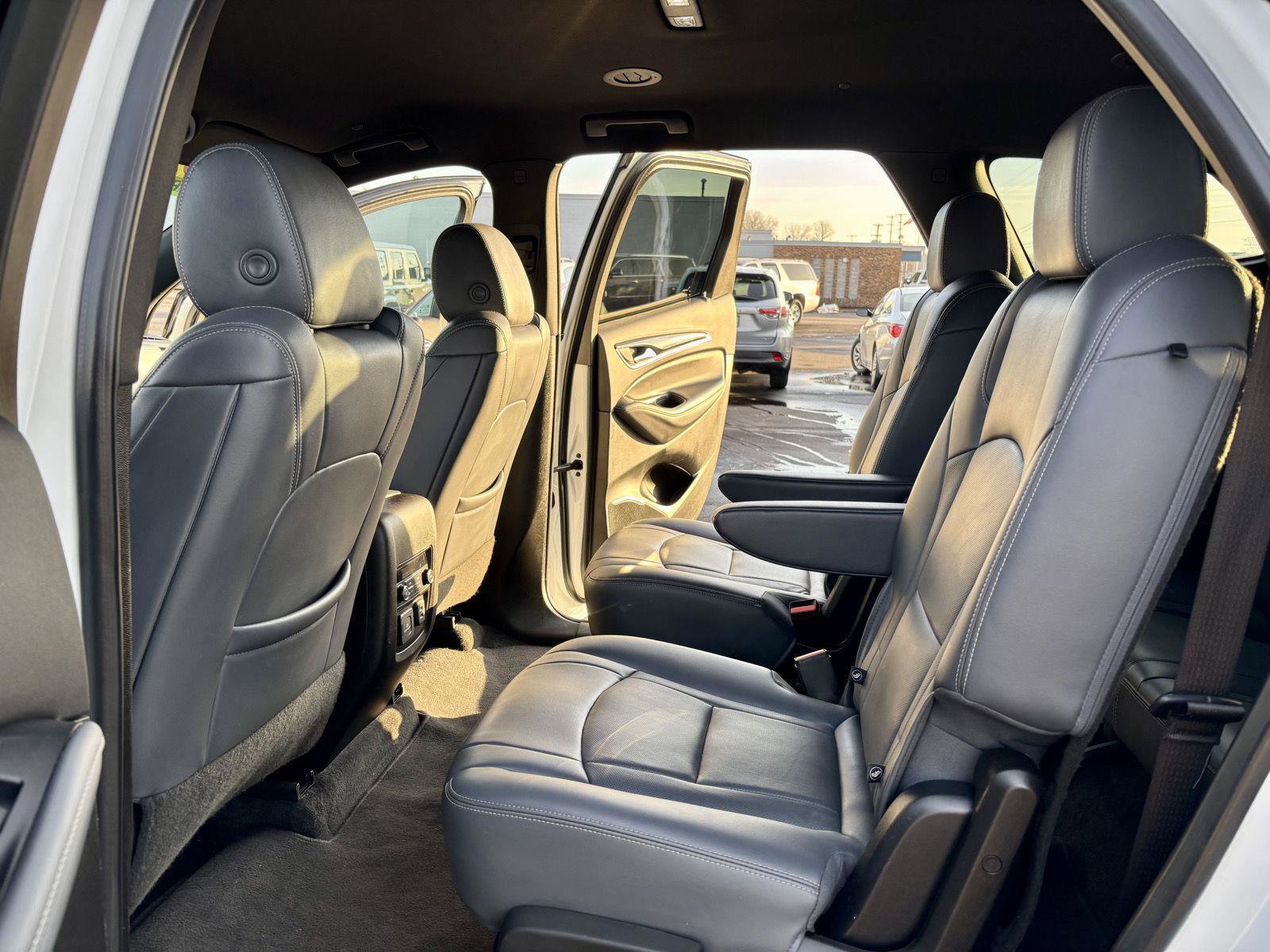 Used 2022 Buick Enclave Premium AWD/4WD image 18