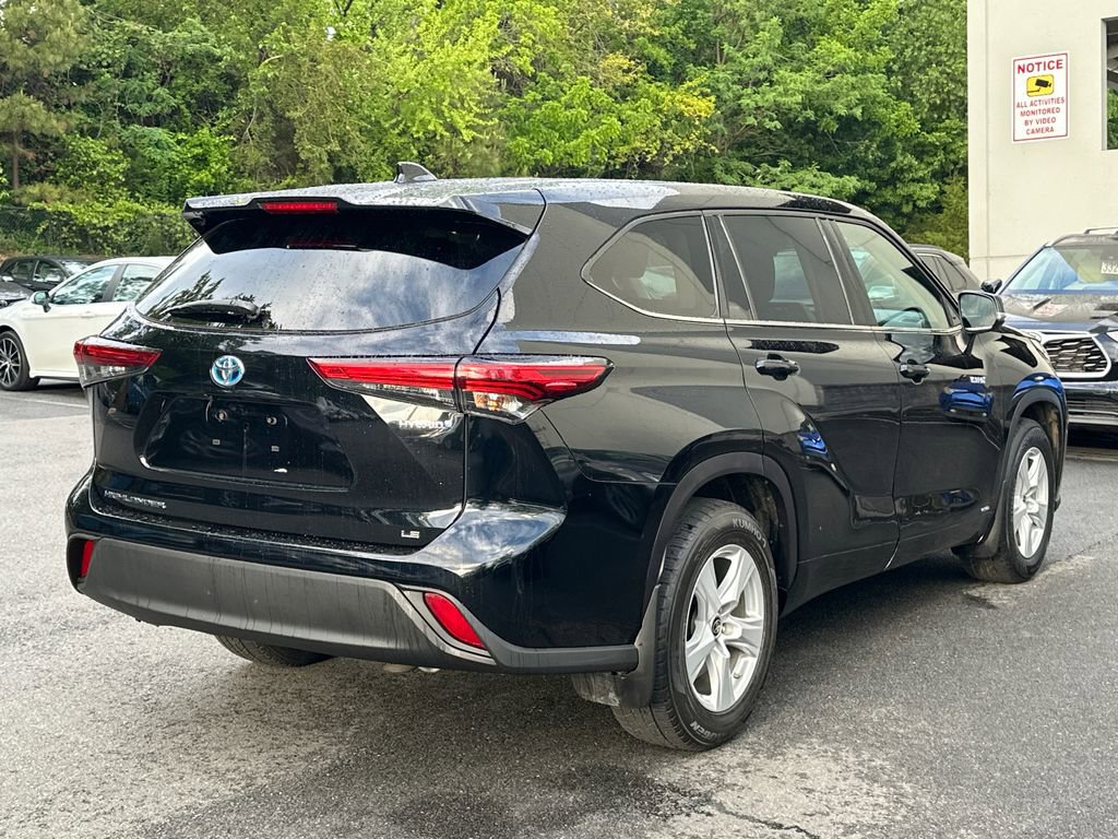 Used 2021 Toyota Highlander LE AWD/4WD image 4