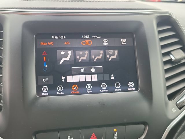 Used 2021 Jeep Cherokee Latitude Plus AWD/4WD image 16