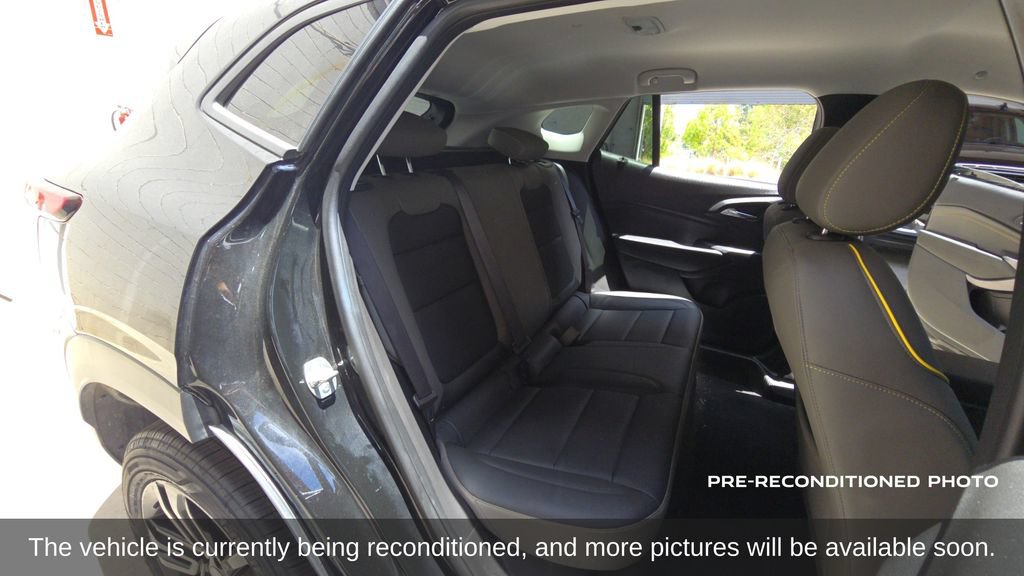 Used 2025 Chevrolet Trax ACTIV FWD image 13