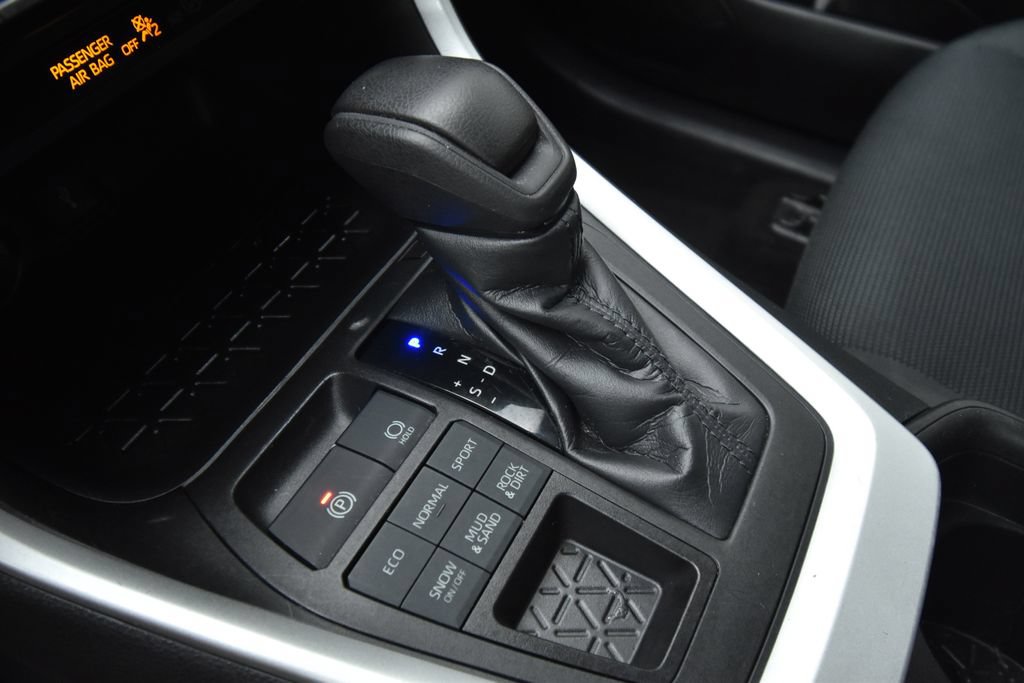 Used 2021 Toyota RAV4 LE AWD/4WD image 24