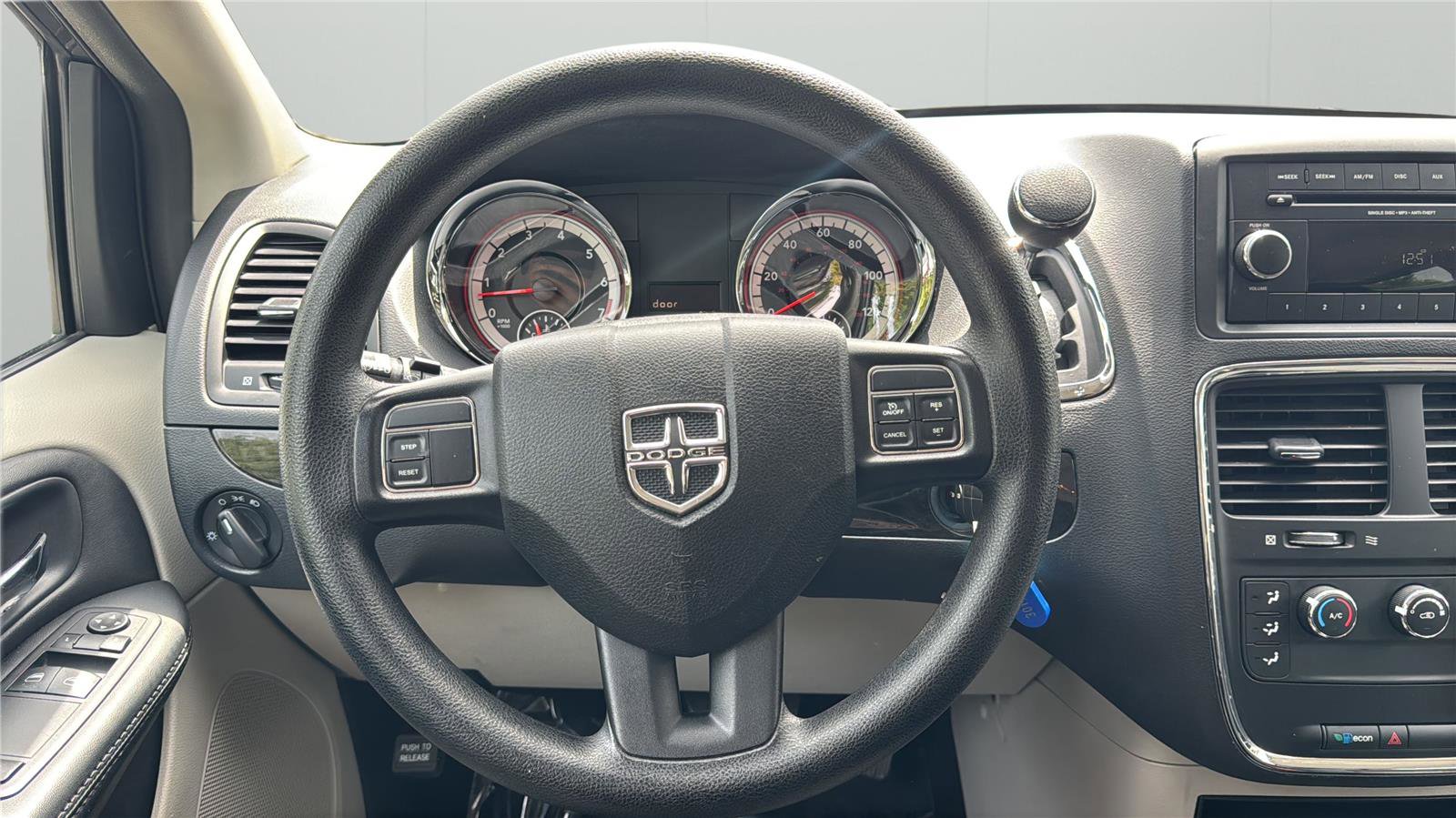 Used 2015 Dodge Grand Caravan American Value Package FWD image 22
