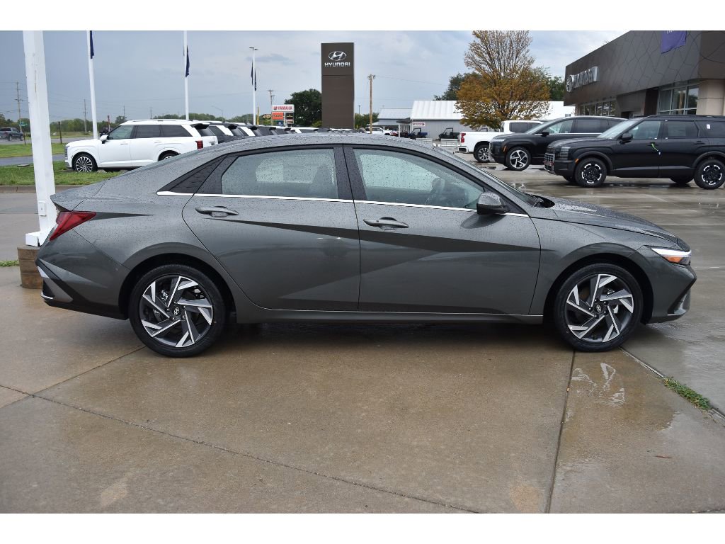 New 2025 Hyundai Elantra SEL image 7