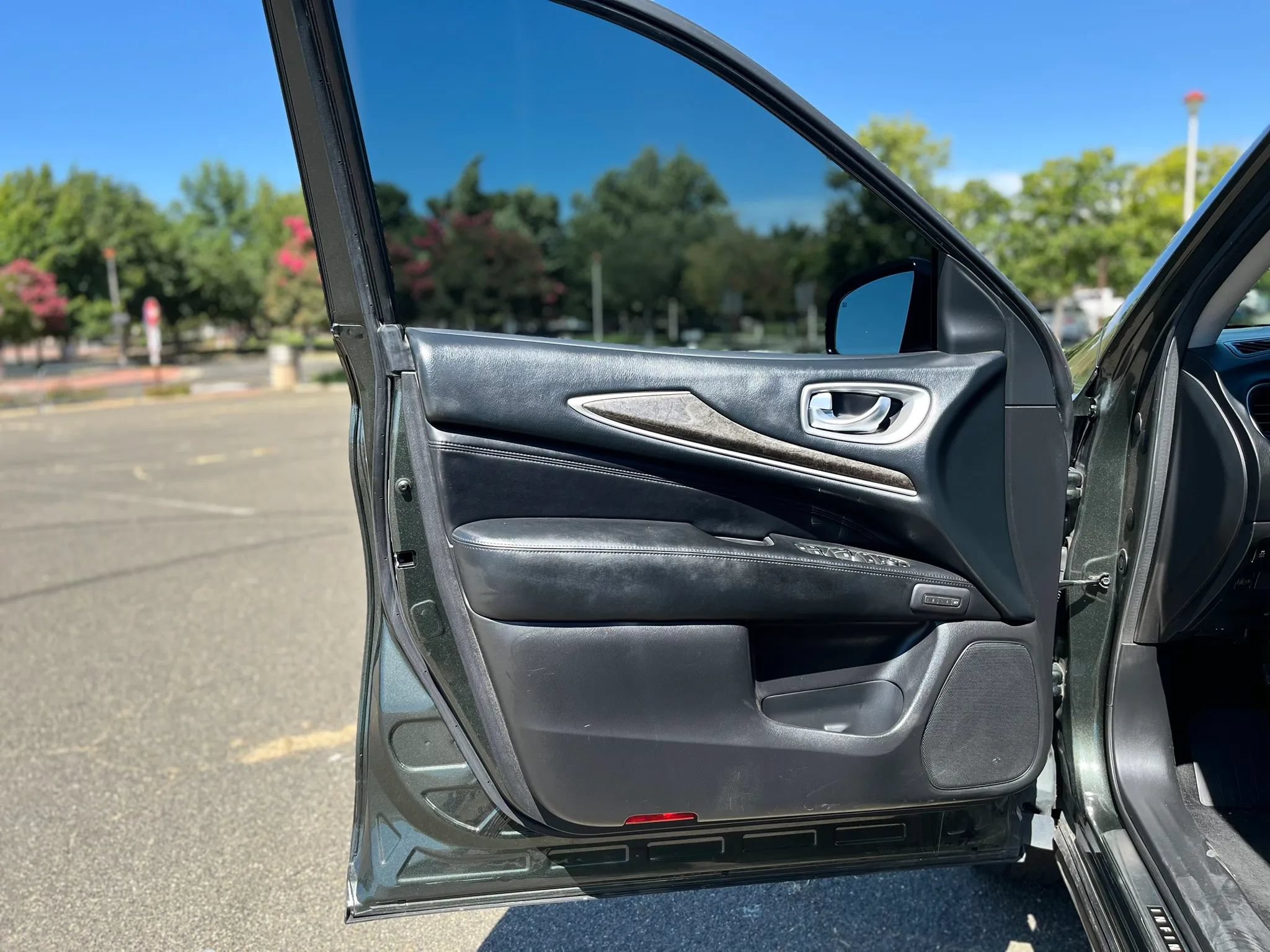 Used 2013 INFINITI JX35 FWD w/ Premium Pkg image 9