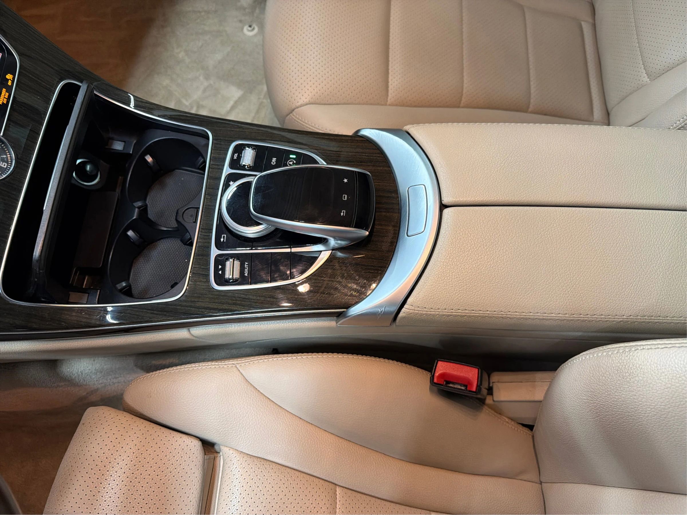 Used 2015 Mercedes-Benz C 300 4MATIC Sedan w/ Multimedia Package image 37