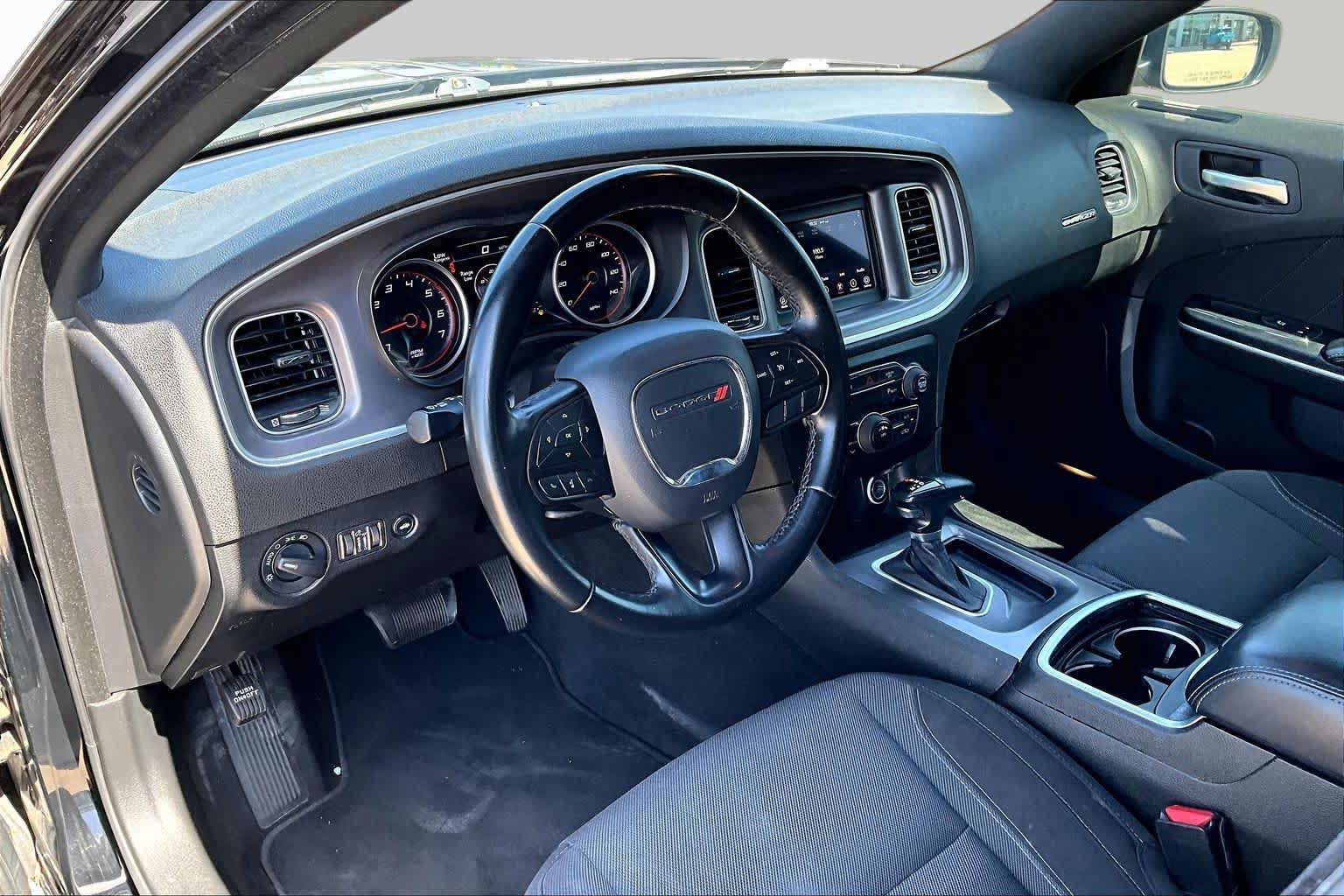 Used 2022 Dodge Charger SXT RWD image 17